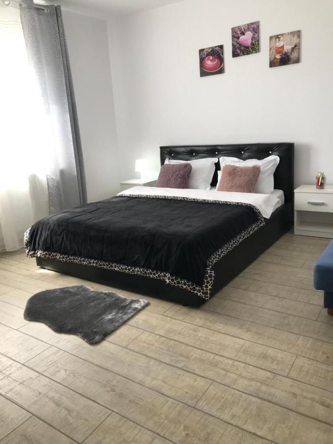 דירות Cazare Apartament Rasnov מראה חיצוני תמונה